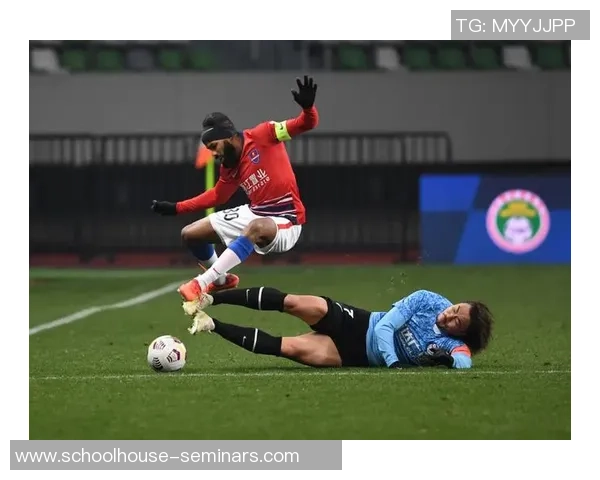 足球评论：重庆足球队的整体压制得失_1